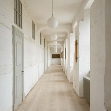 douglas-fir-floor_untreated_sonderborg-castle_hallway_dinesen.jpg