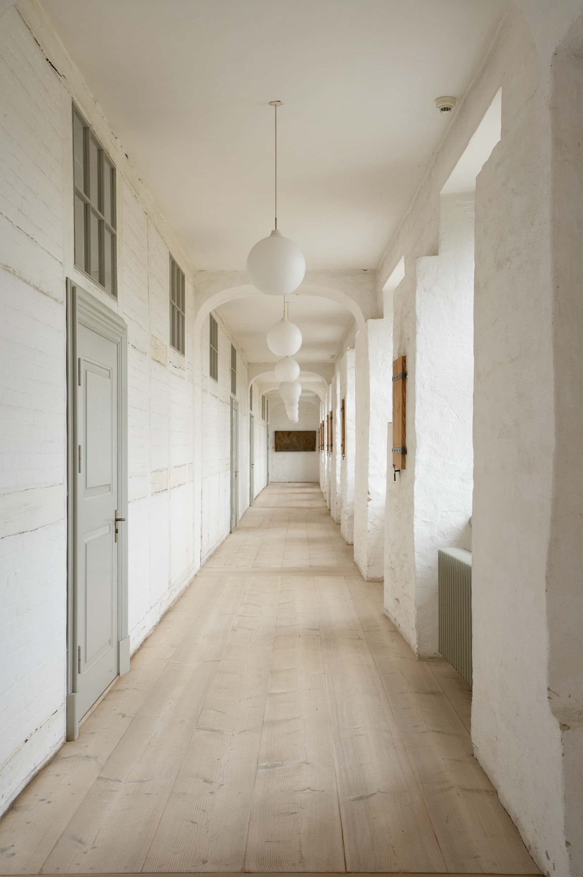 douglas-fir-floor_untreated_sonderborg-castle_hallway_dinesen.jpg