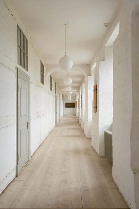 douglas-fir-floor_untreated_sonderborg-castle_hallway_dinesen.jpg