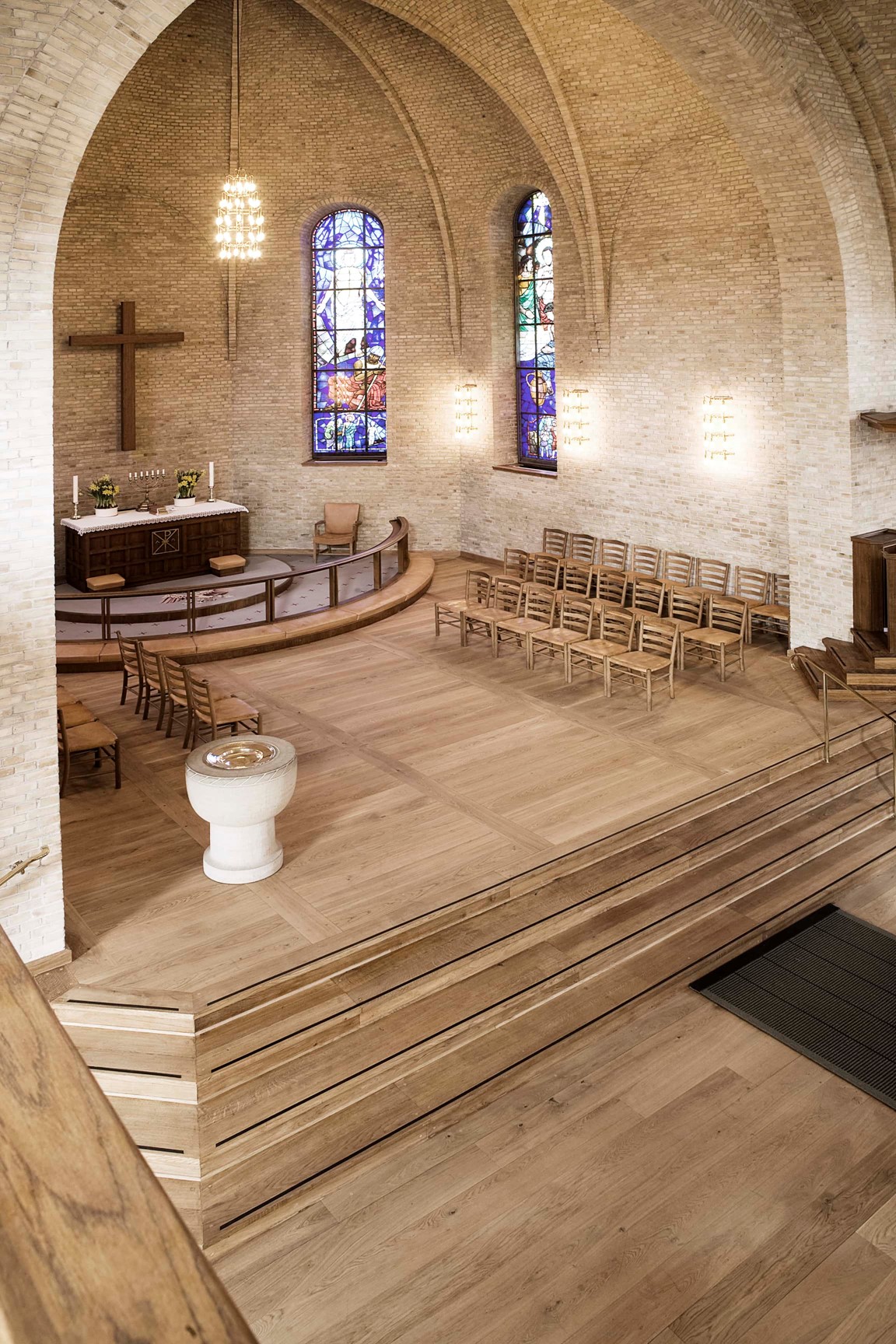 oak wood flooring hellerup church altar dinesen.jpg