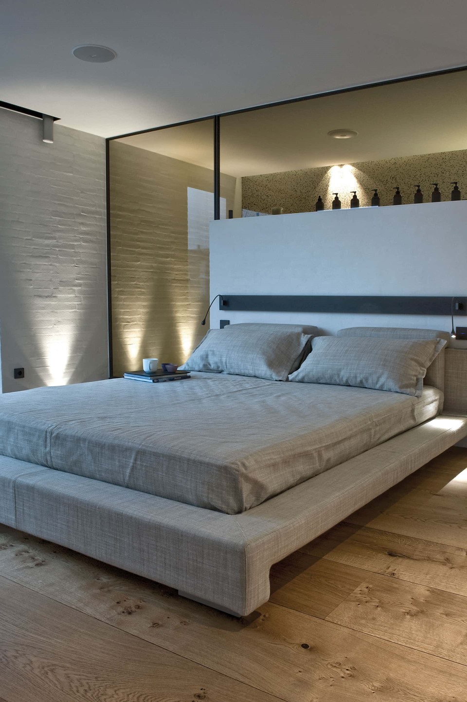 oak-hardwood-floors-heartoak_natural-oil_strib-residence_bedroom_dinesen.jpg