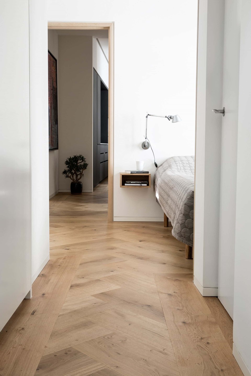 oak herringbone flooring natural oil garde hvalsoe apartment bedroom dinesen.jpg