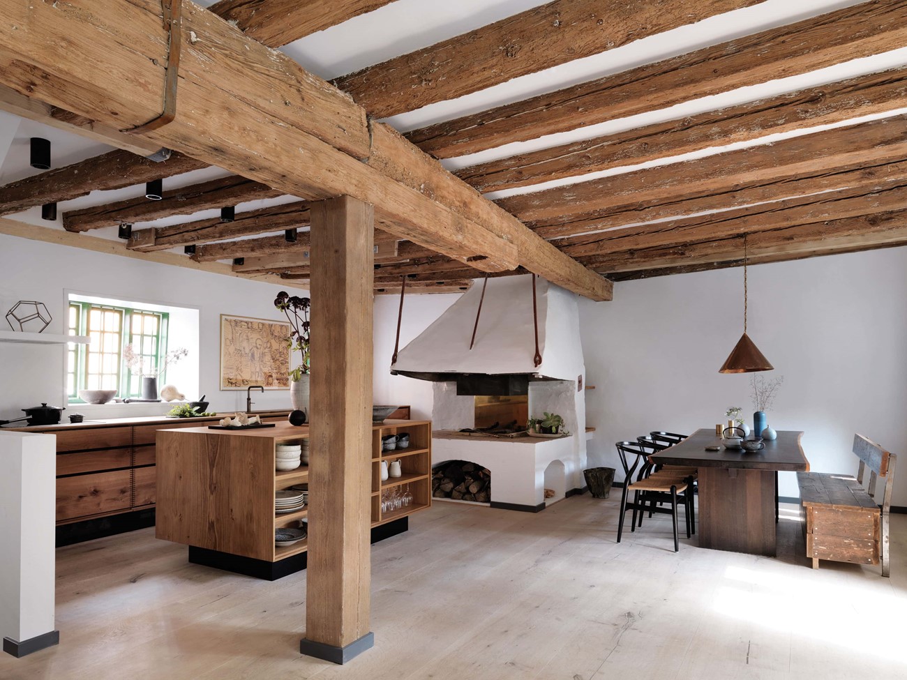 oak-hardwood-plank-flooring-heartoak_white-oil_redzepi-home_kitchen_dinesen_02.jpg