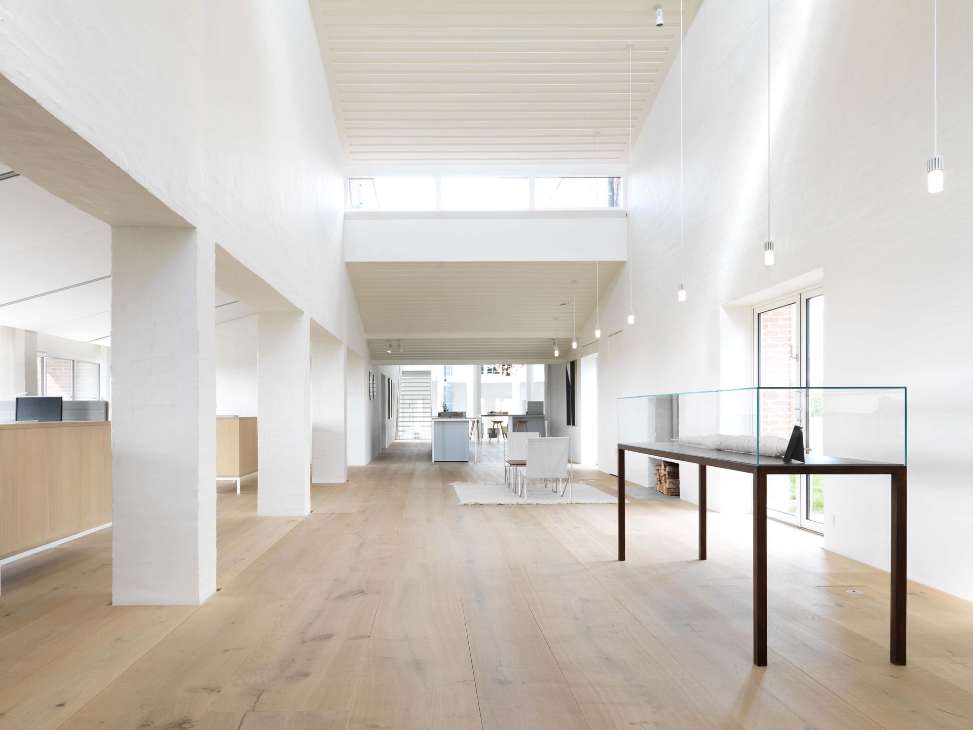 oak-planks-heartoak_treatment-light-oil_kvadrat-hq_dinesen_03.jpg