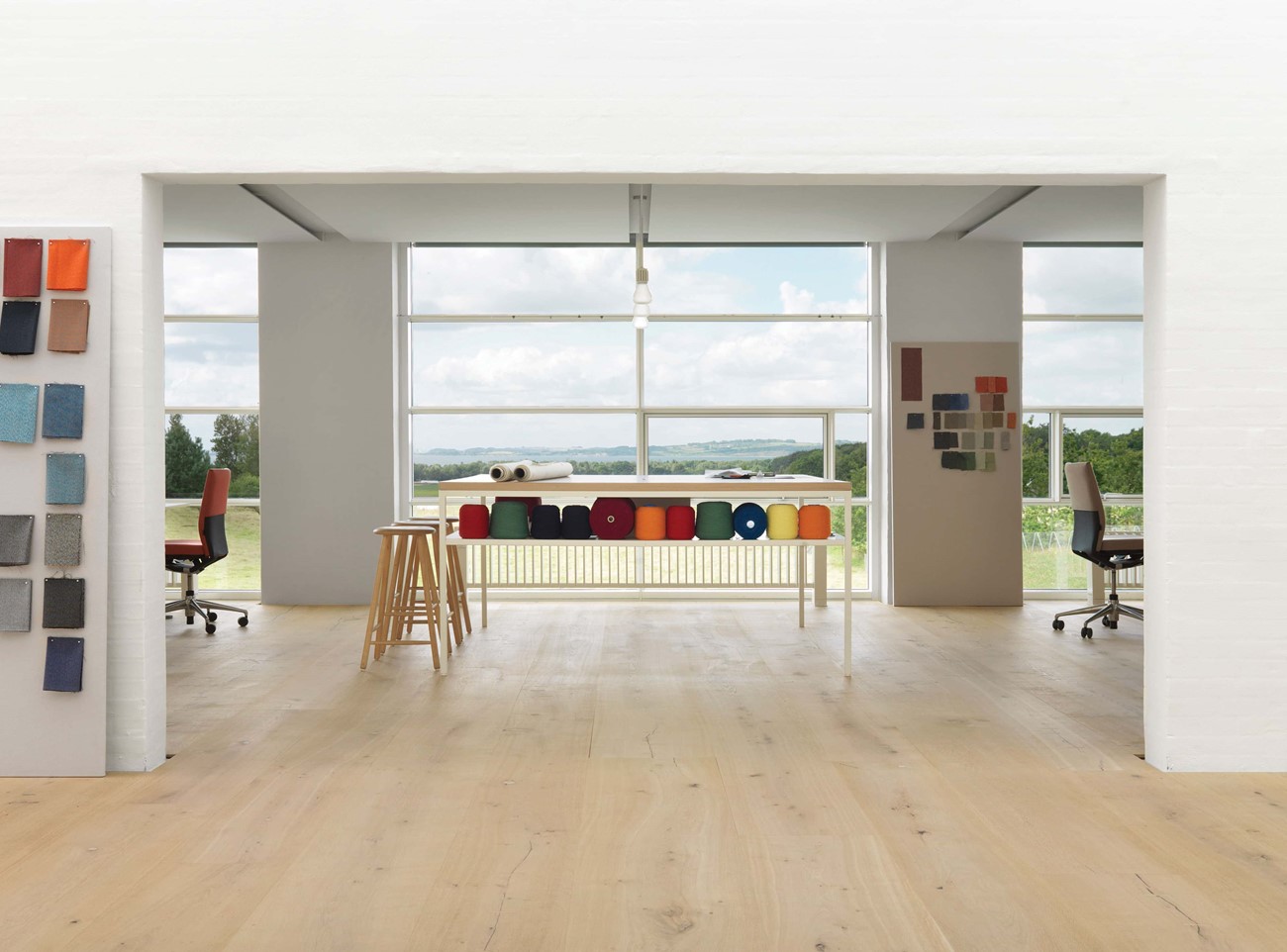 oak-planks-heartoak_treatment-light-oil_kvadrat-hq_dinesen.jpg