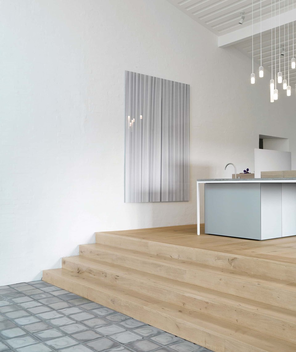 oak-planks-heartoak_treatment-light-oil_kvadrat-hq_stairs_dinesen.jpg