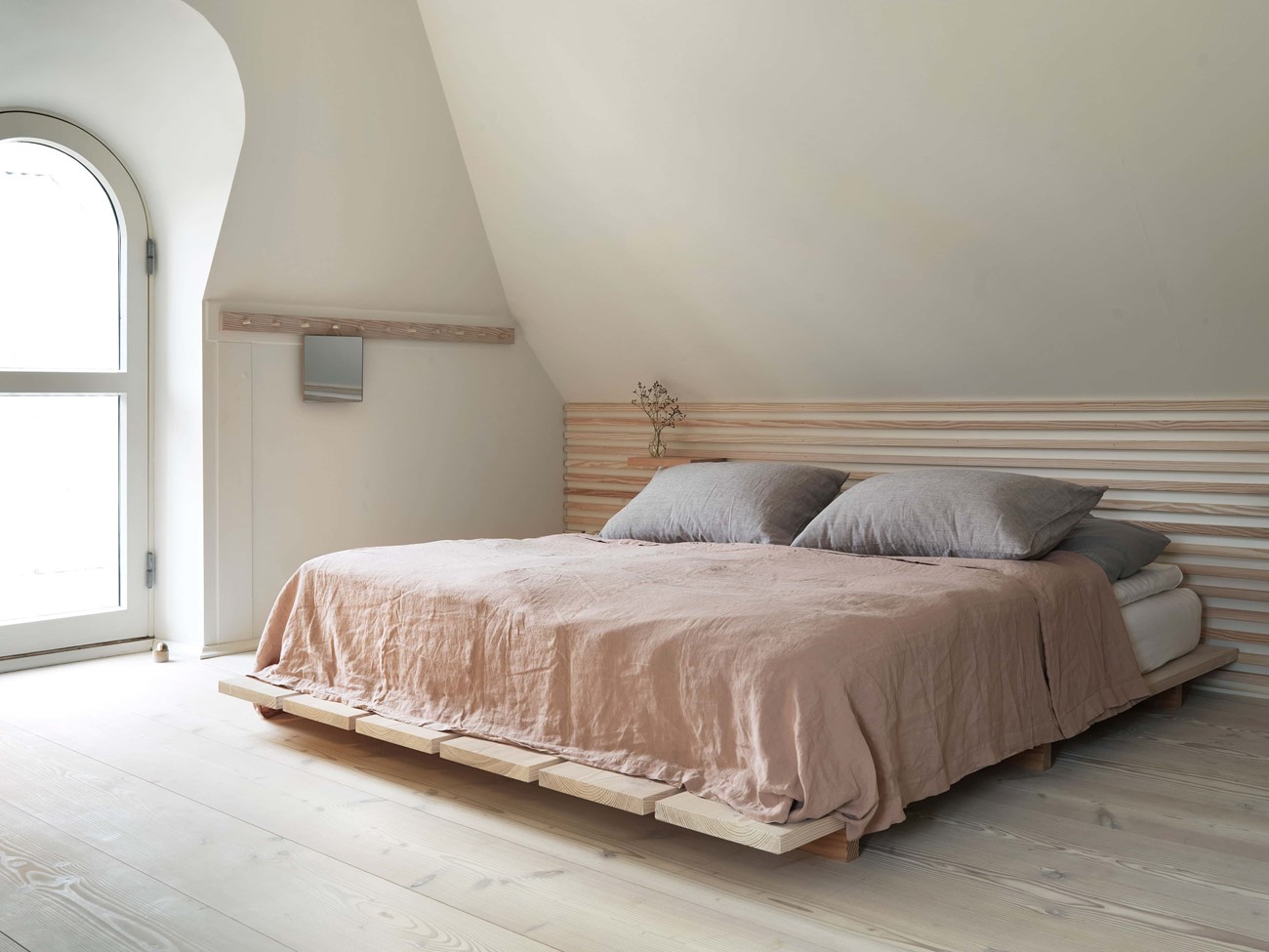douglas-fir-floor_lye-white-soap-underfloor-heating_bedroom_panelling_dinesen-country-home.jpg