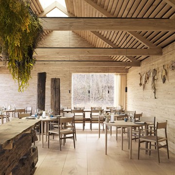 wide-oak-planks-heartoak_noma_main-dining_big-builds_dinesen.jpg