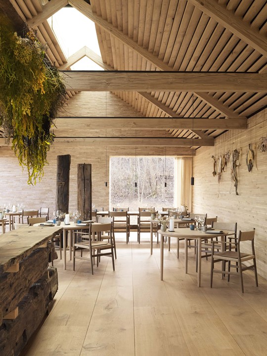 wide-oak-planks-heartoak_noma_main-dining_big-builds_dinesen.jpg