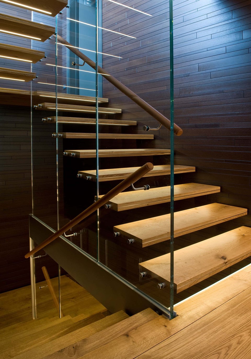 oak-hardwood-floors-heartoak_natural-oil_strib-residence_stairs_dinesen.jpg
