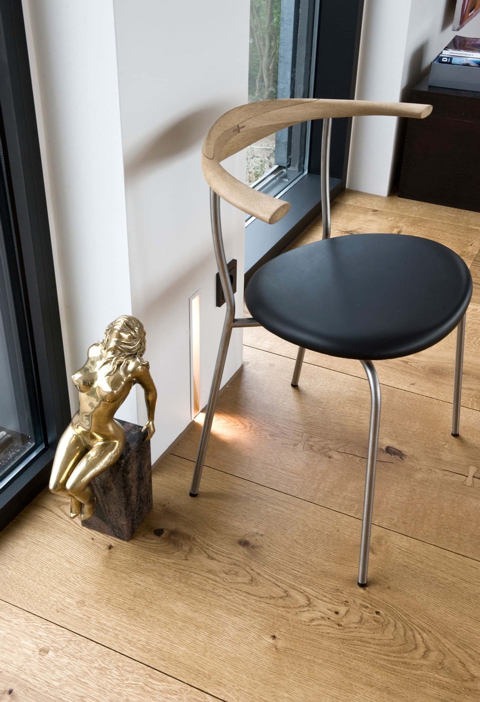 oak-hardwood-floors-heartoak_natural-oil_strib-residence_chair_dinesen.jpg