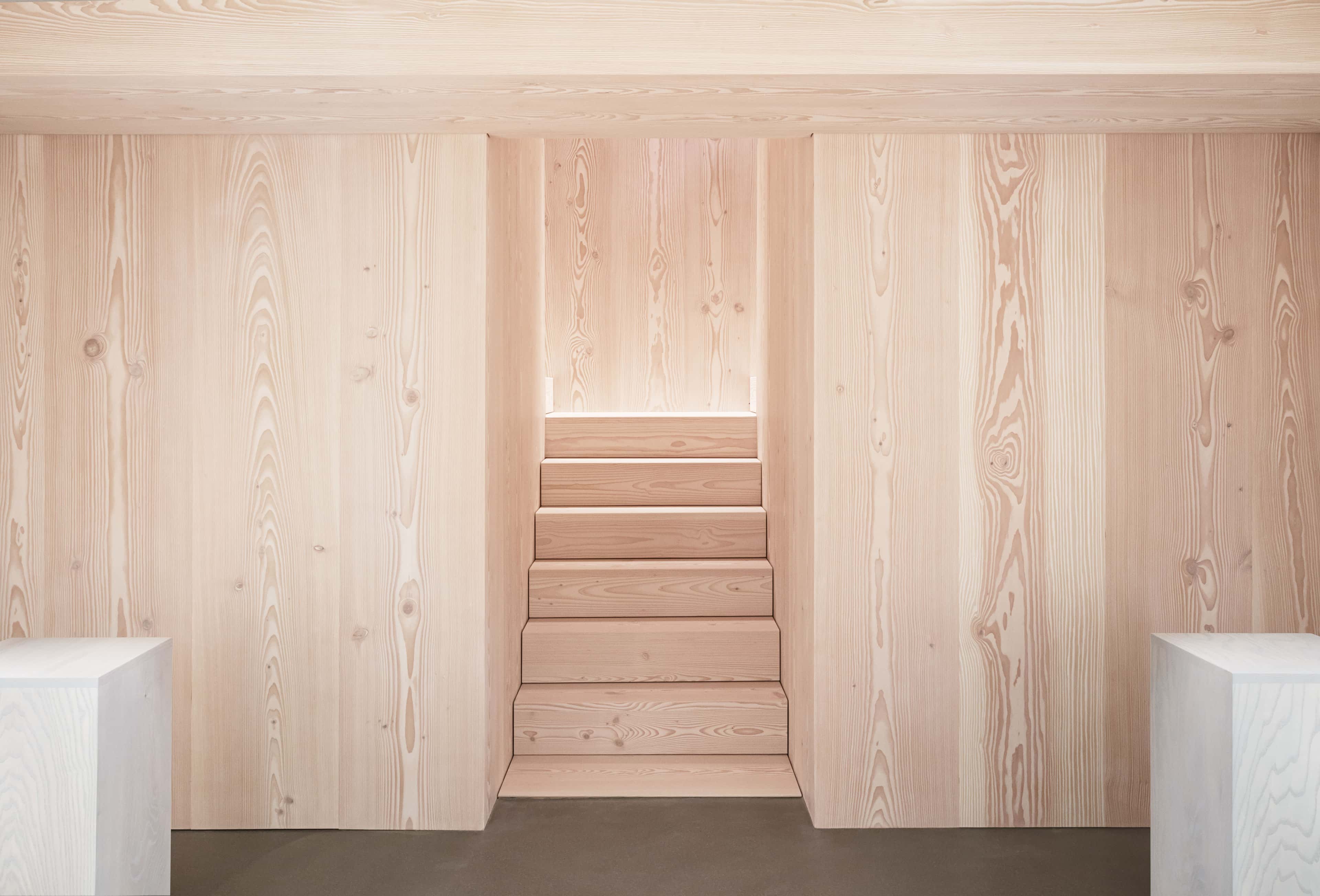 douglas-staircase_mejlborg-aarhus-showroom_mejlborg-basement_dinesen.jpg