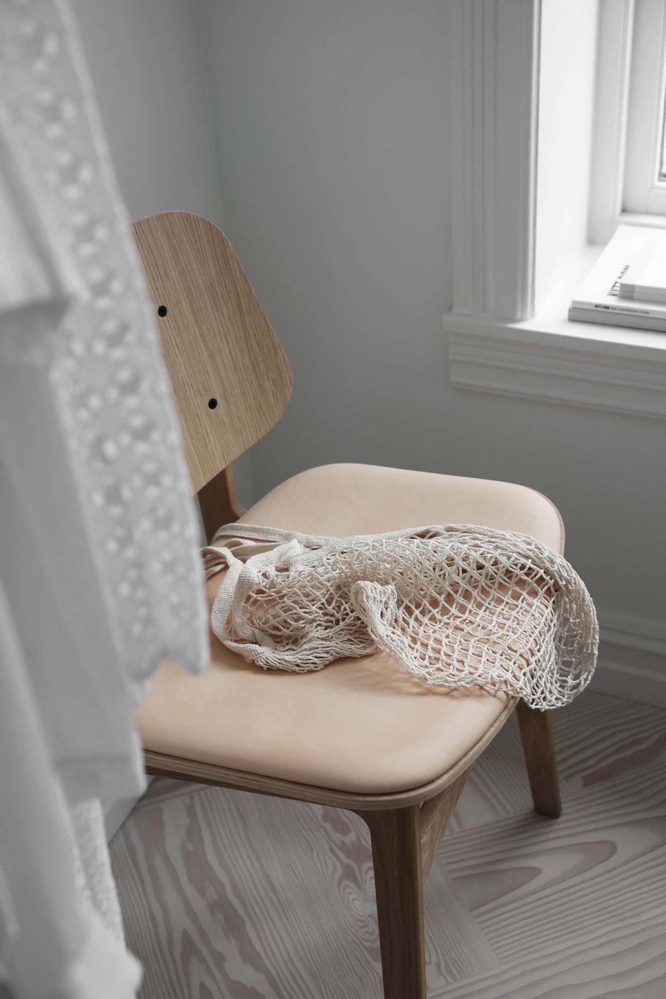 douglas-flooring-herringbone_lye-white-oil_elisabeth-heier_bedroom-chair_dinesen_03.jpg