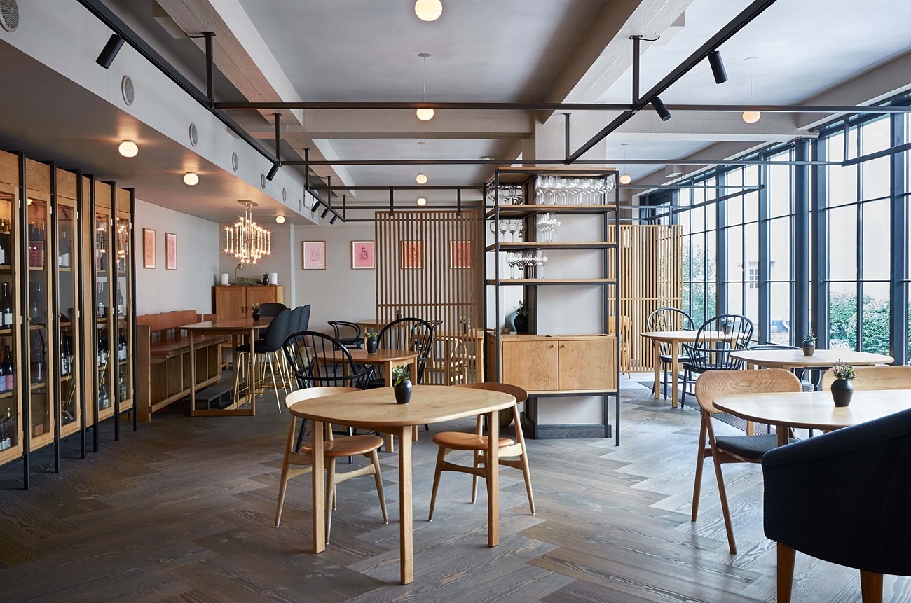 herringbone-douglas-dark-flooring_antracite-grey-oil_kadeau-restaurant-copenhagen_dining_dinesen_04.jpg
