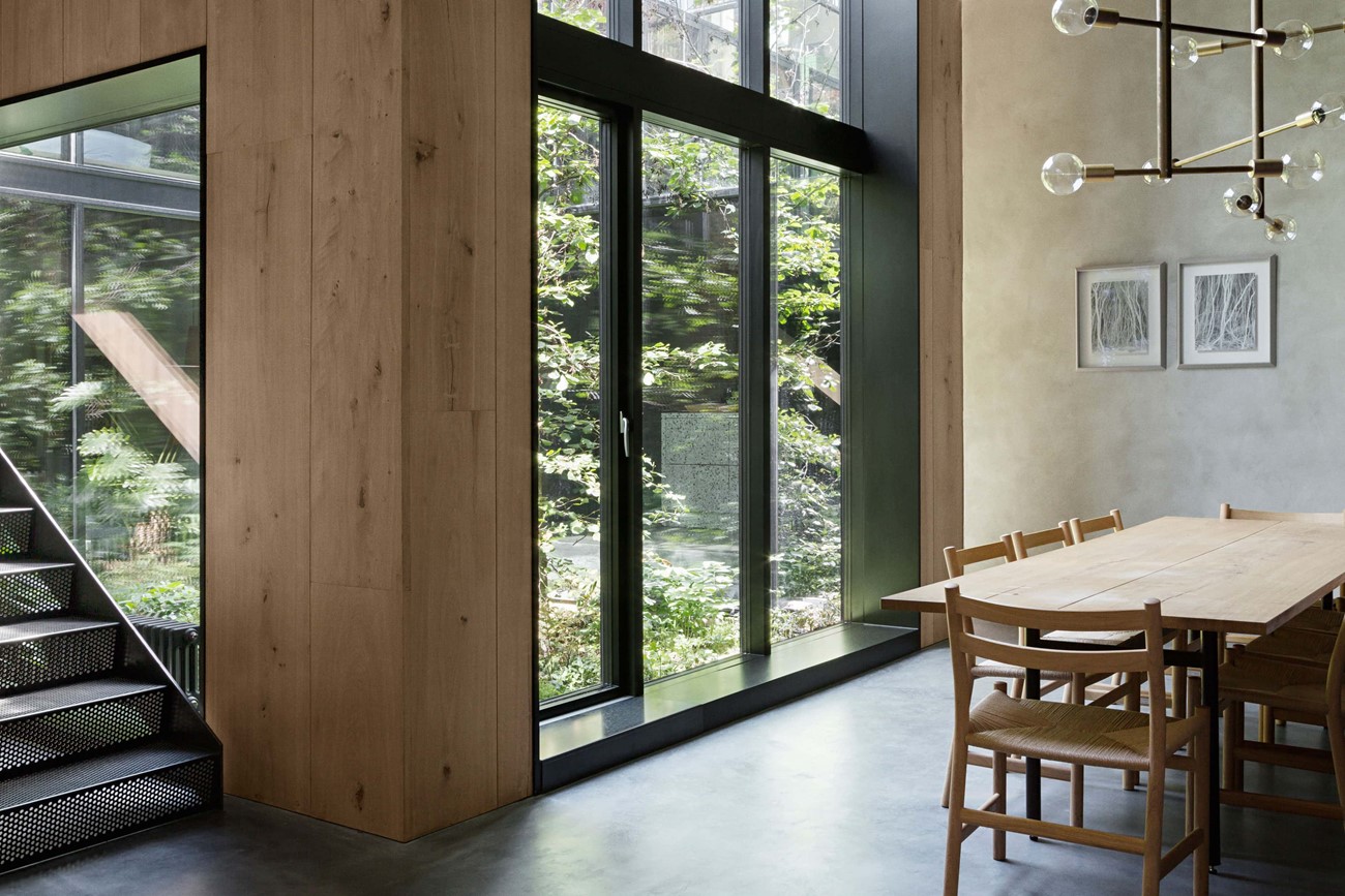 oak-hardwood-wall-cladding-heartoak_natural-oil_peters-house_dining-table_dinesen.jpg