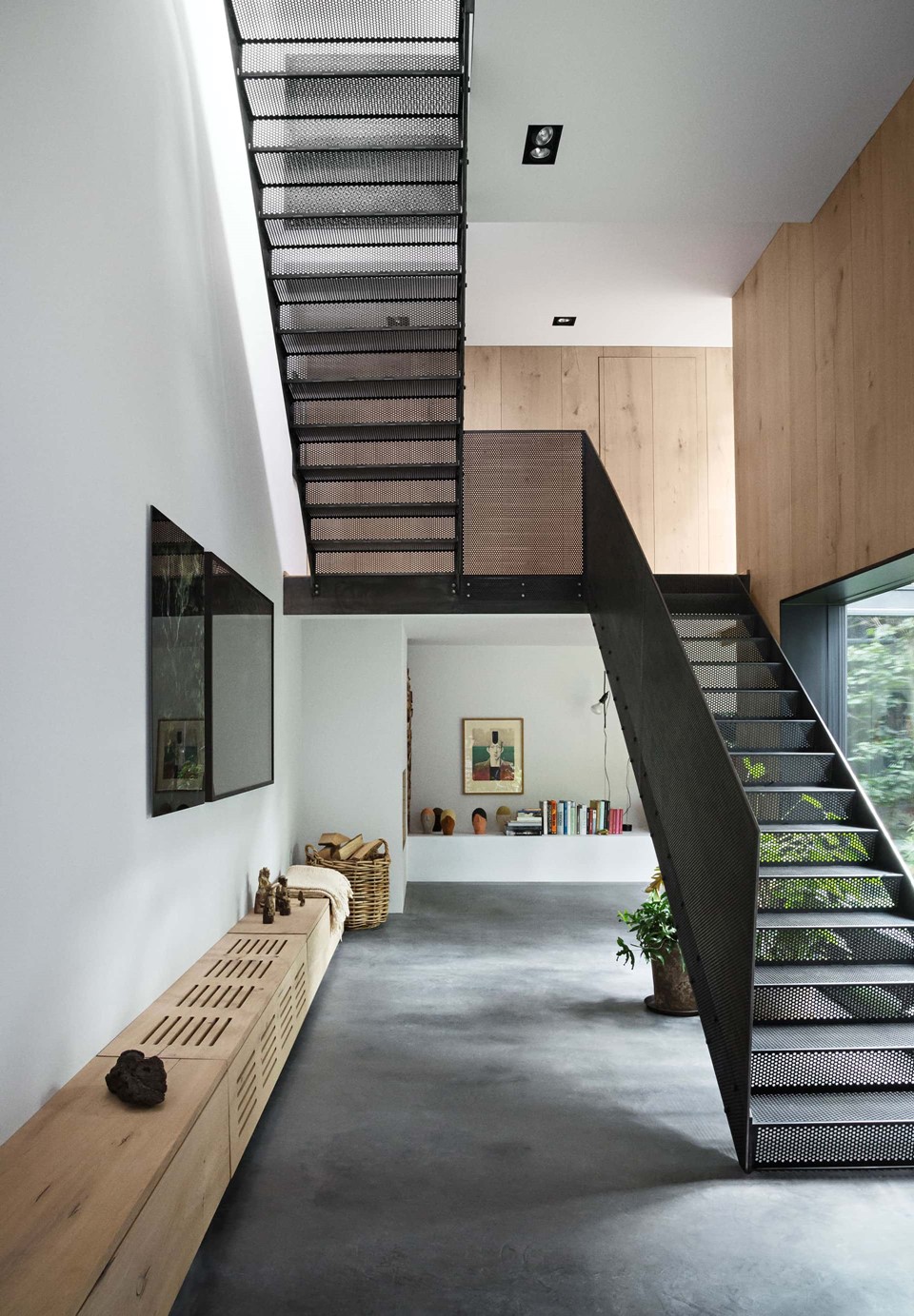 oak-hardwood-wall-cladding-heartoak_natural-oil_peters-house_hallway_dinesen.jpg