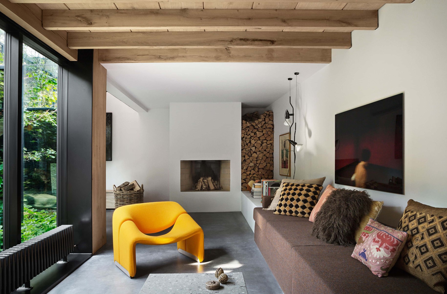 oak-hardwood-wall-cladding-heartoak_natural-oil_peters-house_living-room_dinesen.jpg
