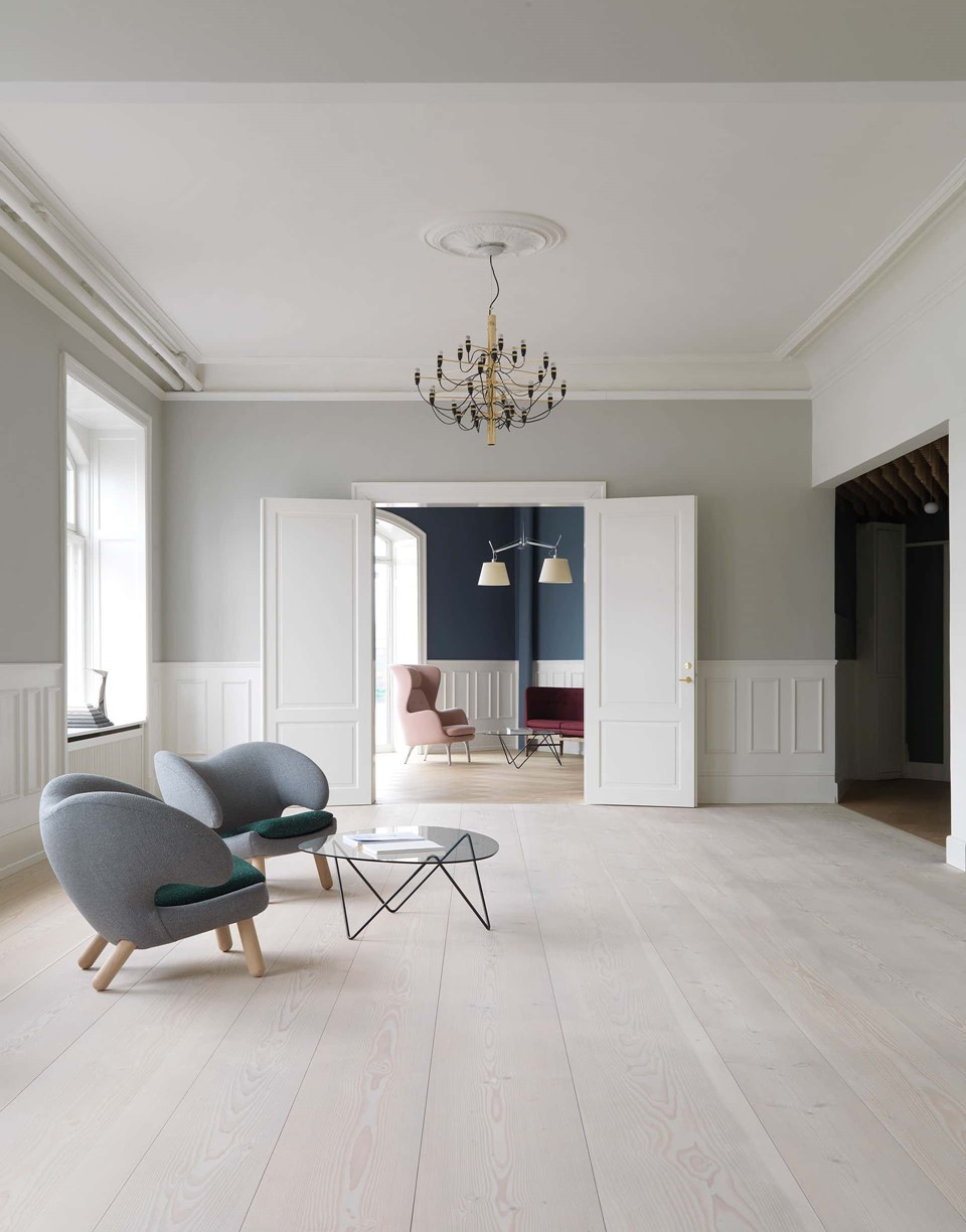 douglas-wide-plank-floor_lye-and-white-soap_dinesen-showroom-copenhagen_dinesen.jpg