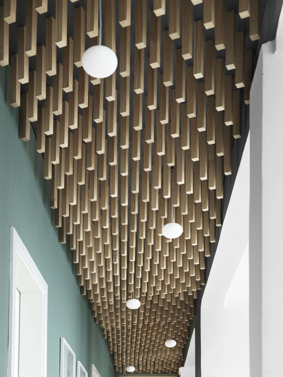oak-graphic-ceiling_dinesen-showroom-copenhagen_dinesen.jpg
