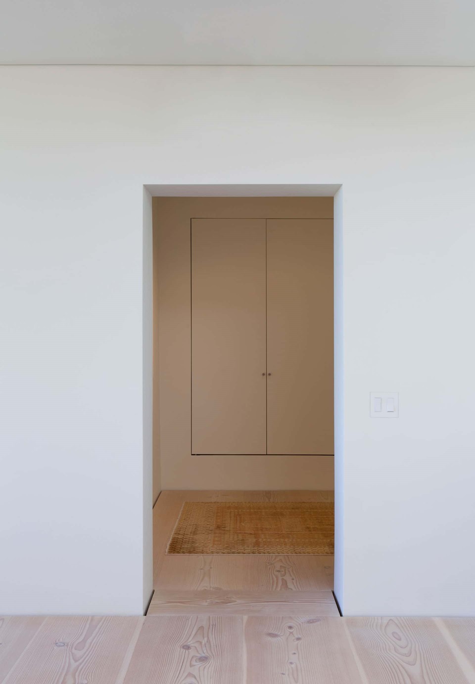 douglas-flooring_lye-and-white-soap_central-park-office_hallway_dinesen.jpg
