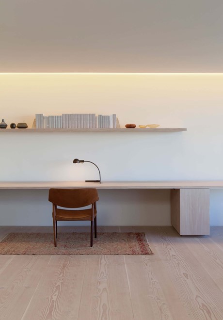 douglas-flooring_lye-and-white-soap_central-park-office_work-space_dinesen.jpg