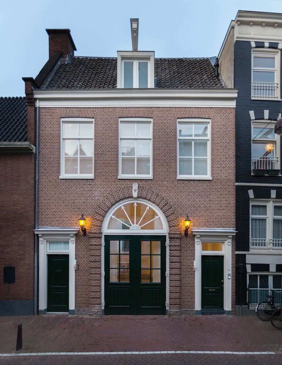 douglas-plank-floor_lye-and-natural-oil_coach-house-amsterdam_exterior_dinesen.jpg