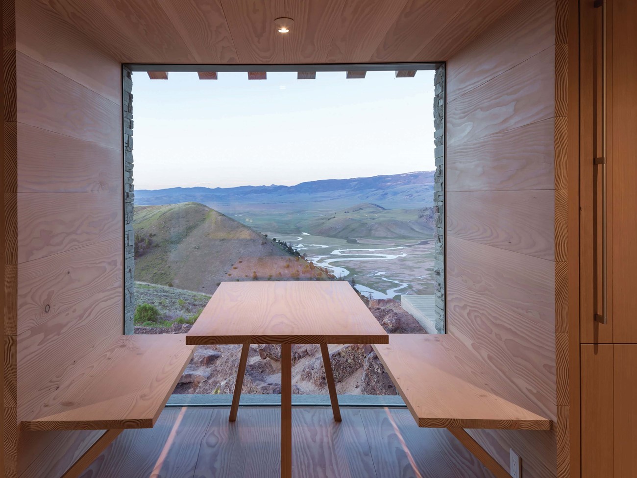 solid-douglas-floor_lye-natural-oil_jackson-hole_dining-space-wall-cladding_dinesen.jpg