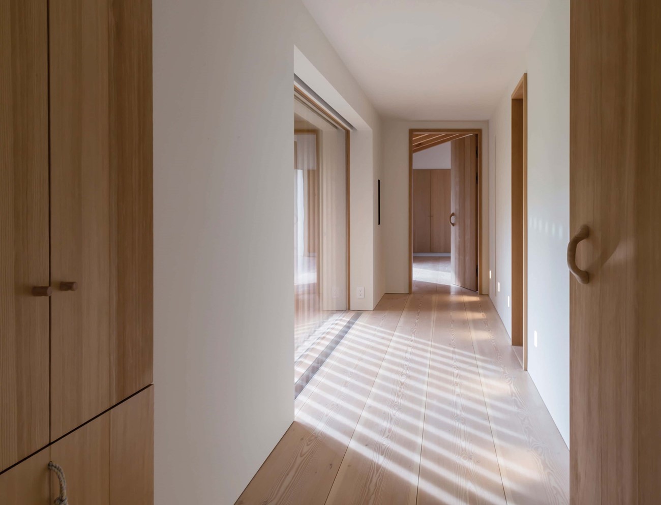 solid-douglas-floor_lye-natural-oil_jackson-hole_hallway_dinesen.jpg