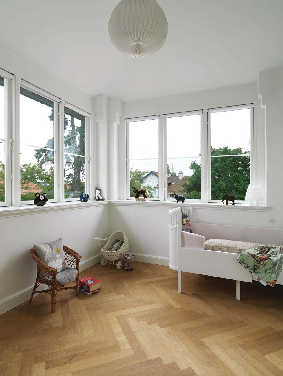 oak-herringbone-floor_natural-oil_villa-gentofte_kids-room_dinesen.jpg