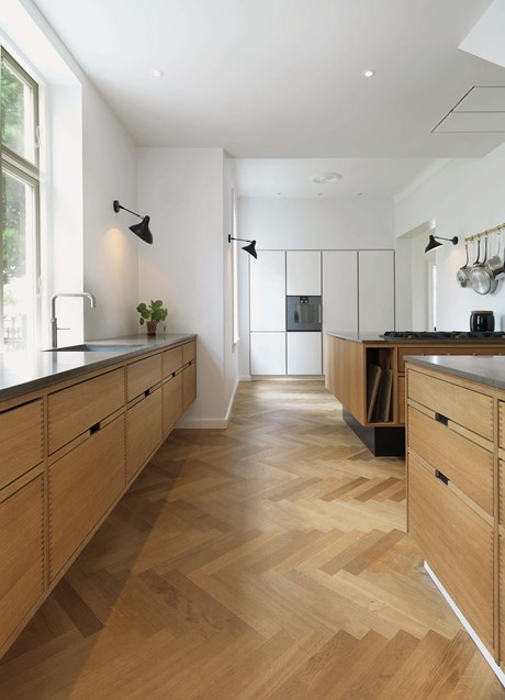 oak-herringbone-floor_natural-oil_villa-gentofte_oak-kitchen-snedkerkøkken_dinesen.jpg