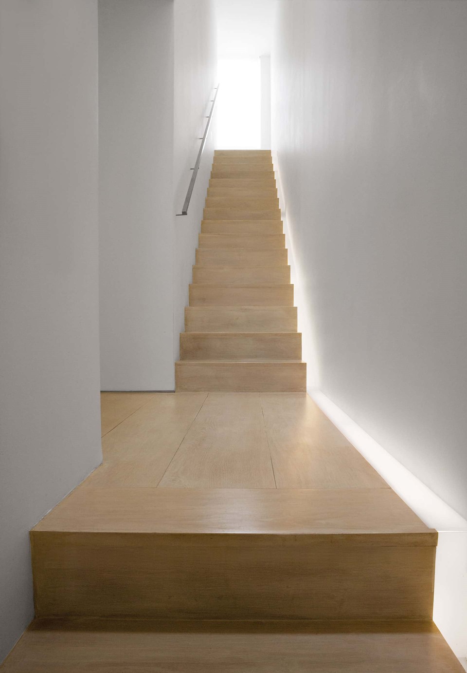 solid-oak-flooring_white-oil_belgravia_john-pawson-staircase_dinesen.jpg