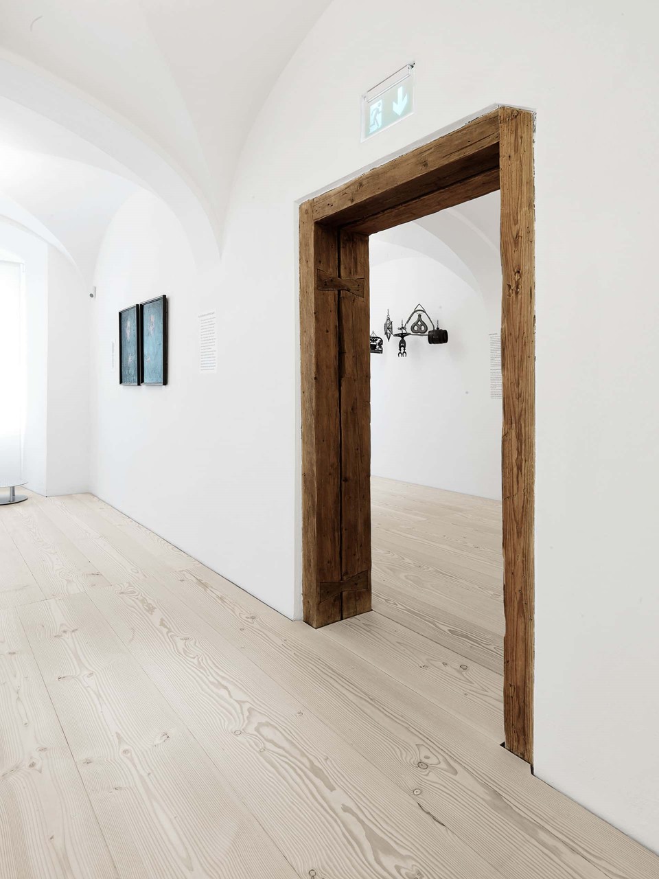 douglas-wooden-floorboards_lye-natural-soap_stadtmuseum-freising_dinesen.jpg