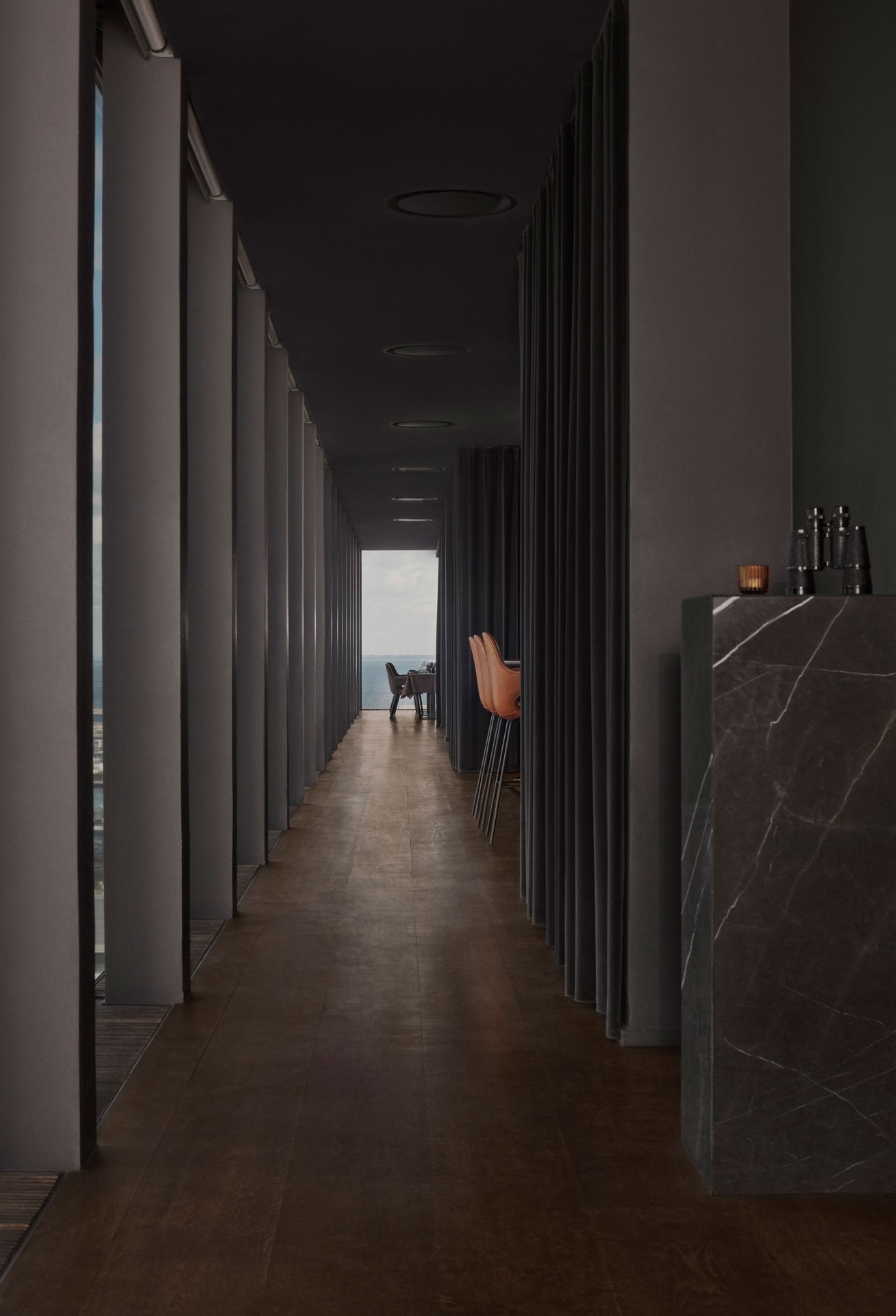 oak-plank-floor_anthracite-grey-oil_restaurant-silo_view.jpg