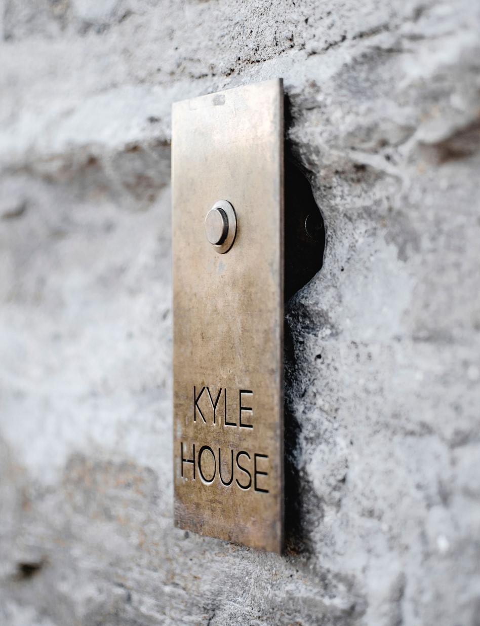 door-bell_kyle-house_GRAS_dinesen.jpg