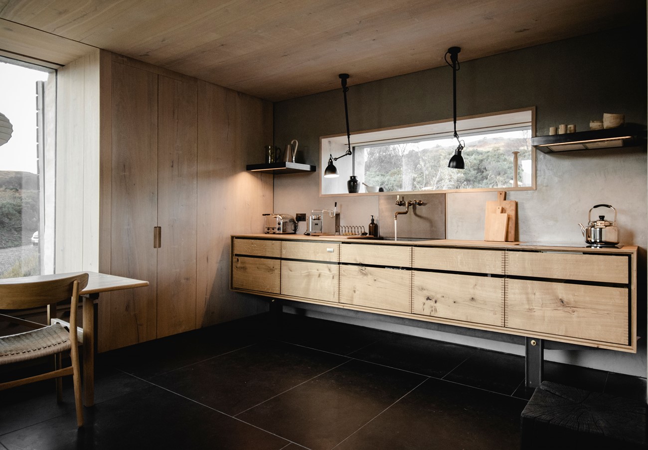 oak-planks-heartoak_kitchen_light-oil_kyle-house_GRAS_dinesen.jpg