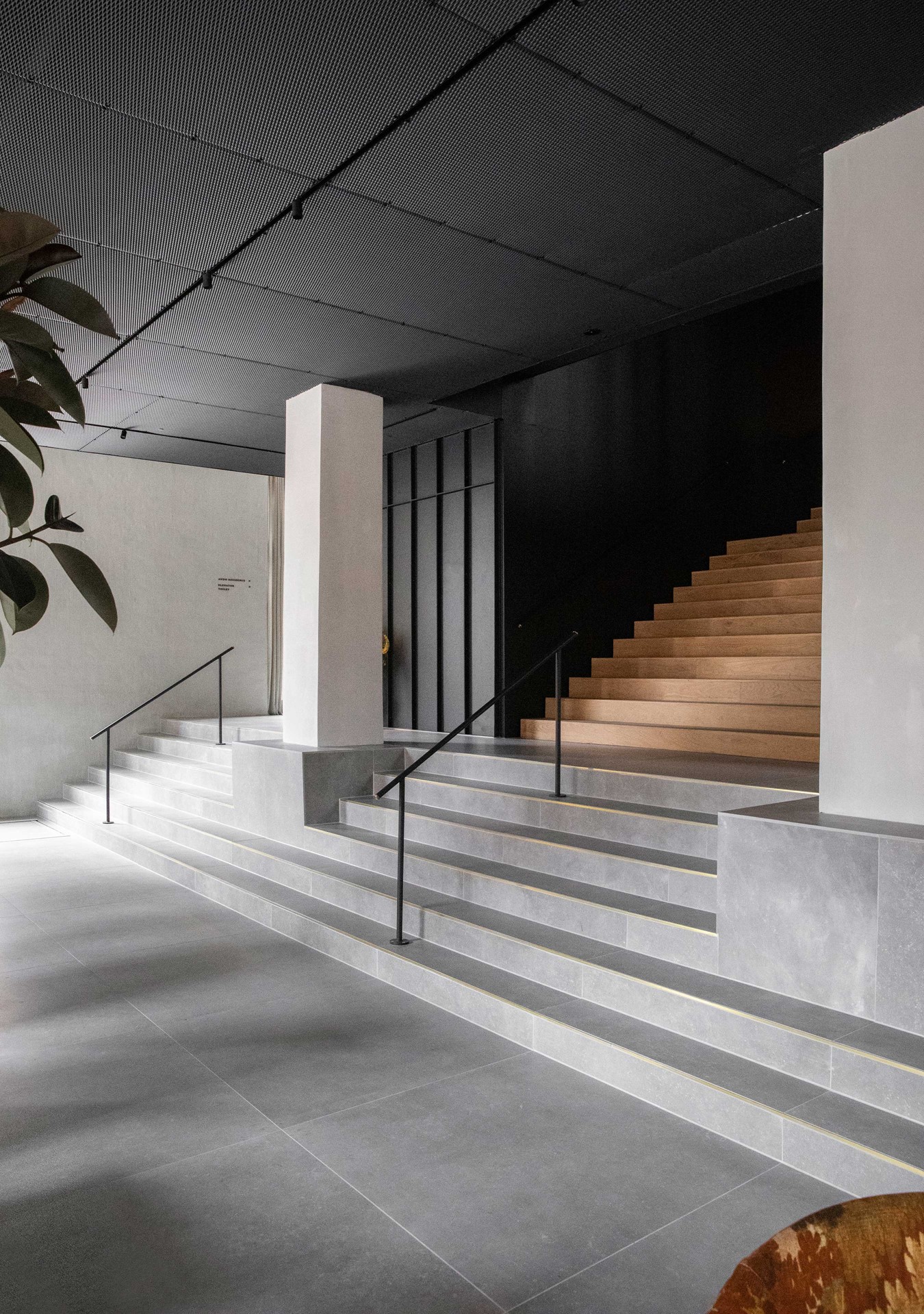 oak-planks_flooring-staircase_natural-oil_menu-the-audo_norm-architects_copehangen_dinesen.jpg