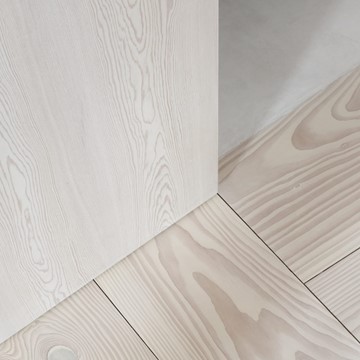 Knot-in-douglas-floor.jpg