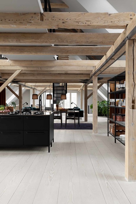 Douglas-floor-Vipp-Loft-Dinesen-solid-plank-flooring-kitchen-08.jpg