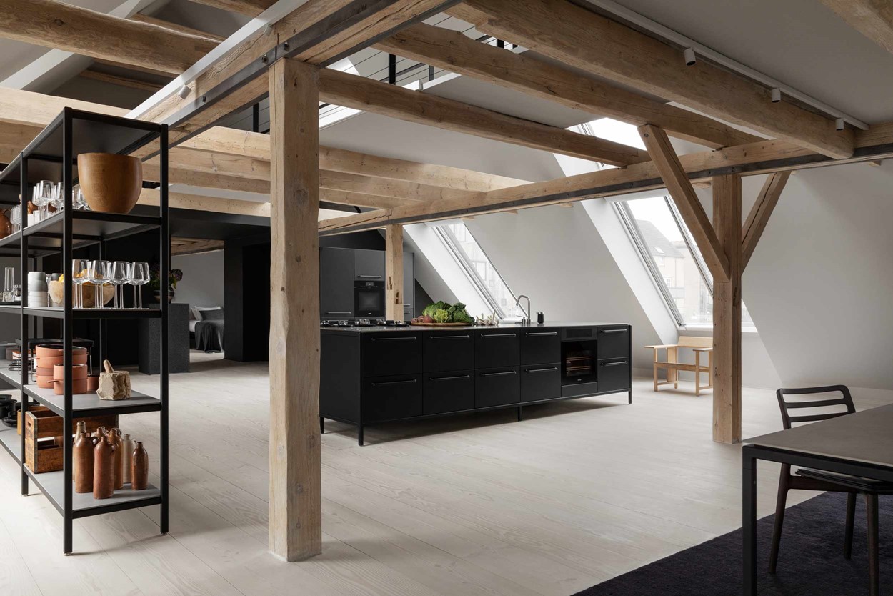 Douglas-floor-Vipp-Loft-Dinesen-solid-plank-flooring-kitchen-09.jpg