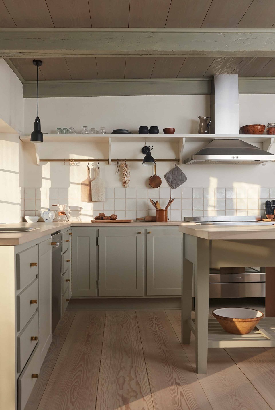 Dinesen-Country-Home_kitchen_douglas-floor.jpg