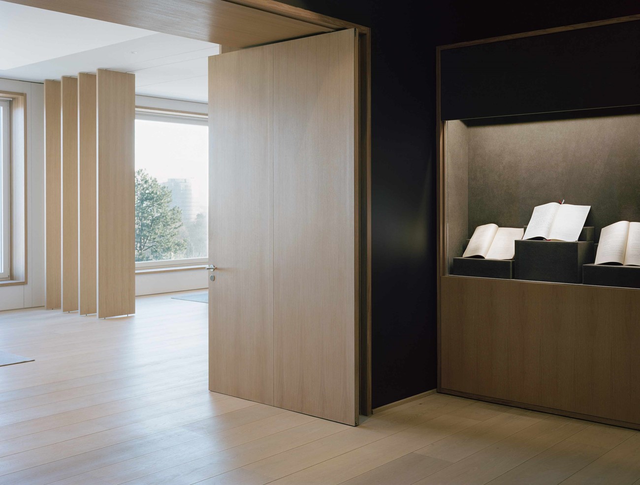 Oak flooring - Red-Cross-Headquarters-Dinesen-03.jpg