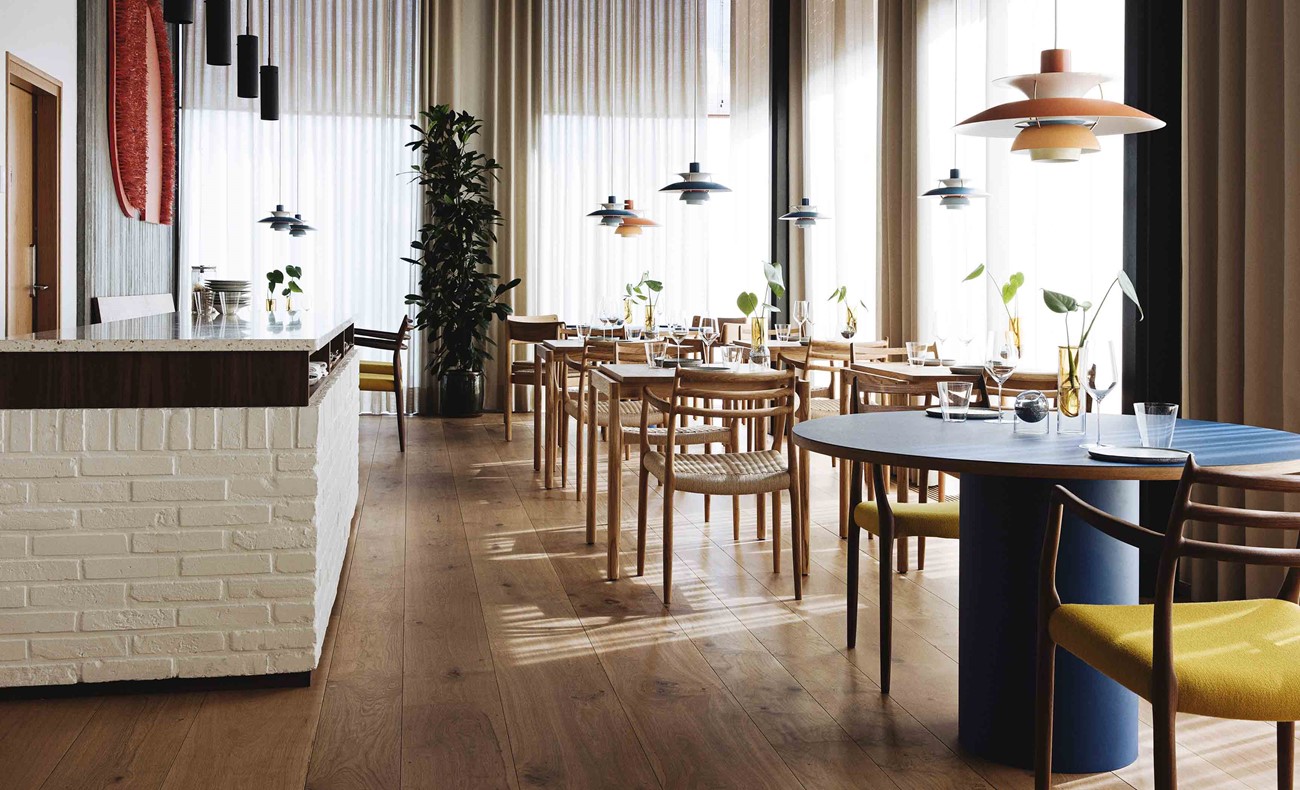 Oak-Natural---F22x200-250-300---2-5-m---IO---Restaurant-Substans---KrøyerGatten---Photo-Martin-Gravgaard---07.jpg