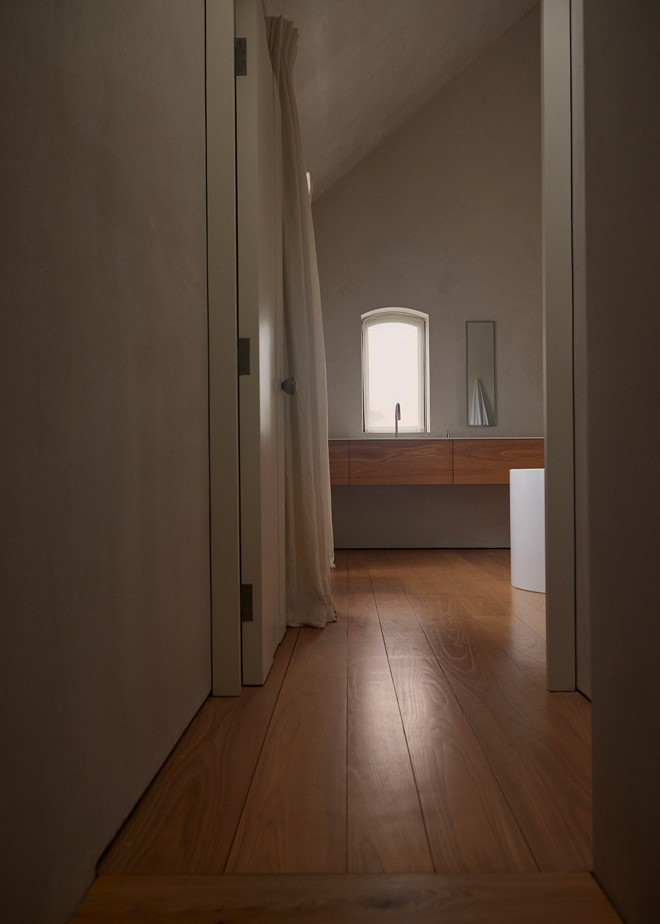 Elm - F30x125-200 - 1-3 m - Home Farm - UK - John Pawson - Photographer Claus Troelsgaard - 01 - PR.jpg