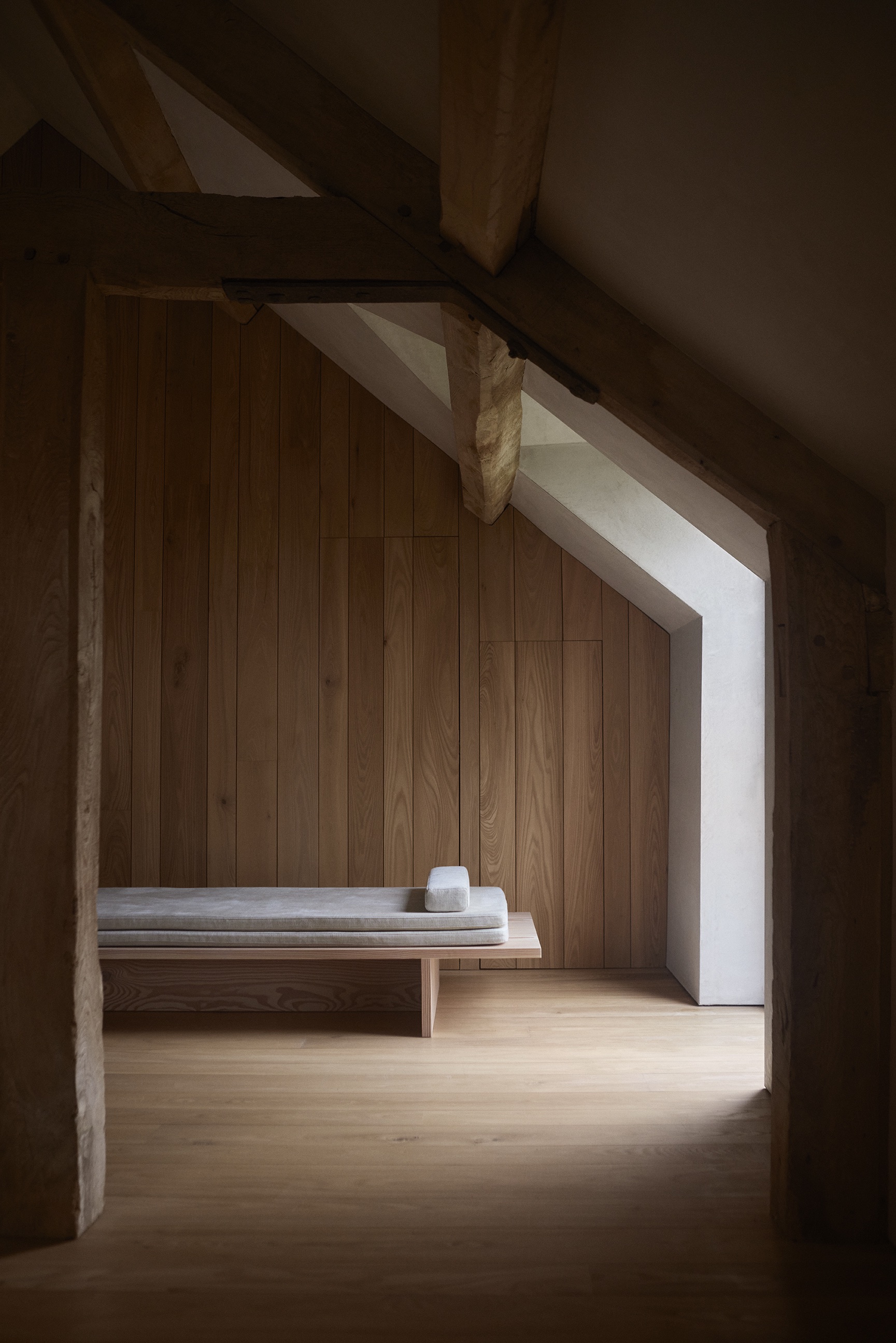 Daybed - Douglas Classic - Home Farm - UK - John Pawson - Photographer Claus Troelsgaard - John Pawson Furniture Collection - 02 - PR.jpg